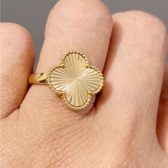 Golden clover Ring